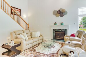 Living Room | 1st Floor | Gas Fireplace | Free WiFi