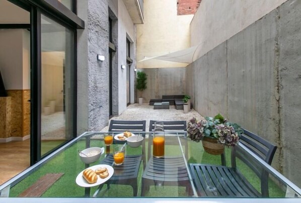 Outdoor dining