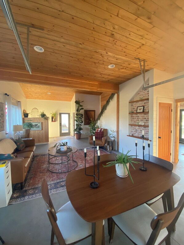 Living room/ Dining room