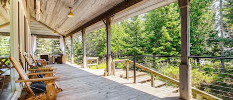 Washington Vacation Rental | 4BR | 2BA | 1,750 Sq Ft | Stairs Required to Enter