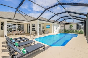 Lanai with loungers, dining area, sitting area, fire table/chairs, and hot tub