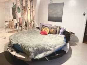 Snuggle onto the memory foam bed with the hotel-style bedding.