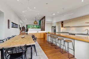 7 Dining
