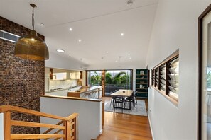 13 Dining-Kitchen