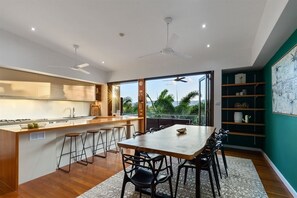 6 Dining-Kitchen