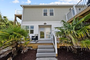 Private entrance and deck
