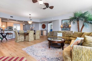 Caribe Resort B713 Living Room