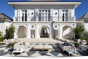 Las Brisas - Luxury ocean and golf front mansion with staff in exclusive resort (541)
