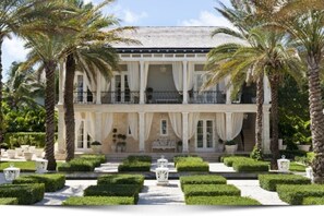 Las Brisas - Luxury ocean and golf front mansion with staff in exclusive resort (540)