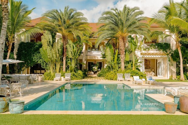 Corales 26 - Luxurious fully-staffed villa in exclusive golf & beach resort (4637)