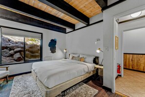Bedroom: King bed, 60" Smart TV