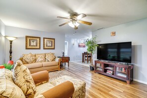 Living Room | Single-Story Home | Books/Board Games | Free WiFi