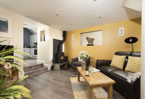Honey Pot, Duloe, Liskeard. Ground Floor: Step into the cosy sitting area