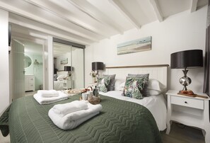 Spice Barn, Duloe, Liskeard. Ground Floor: The bedroom exudes luxury and the utmost comfort