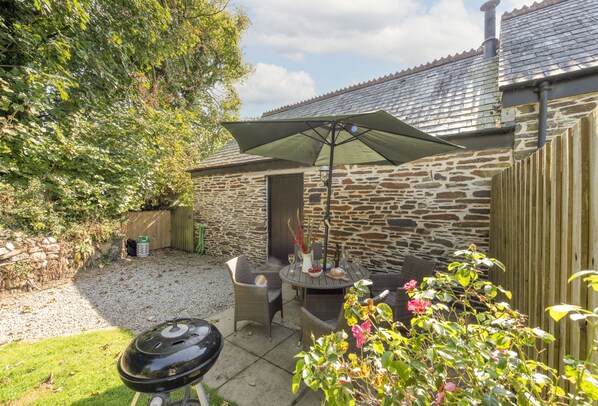 Welcome to Rainbow Cottage, nestled between Liskeard and Looe