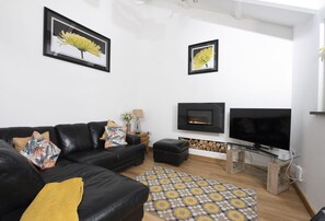 Blackberry Barn, Duloe, Liskeard. Ground Floor: With a cosy sitting room, perfect to unwind after the days adventures