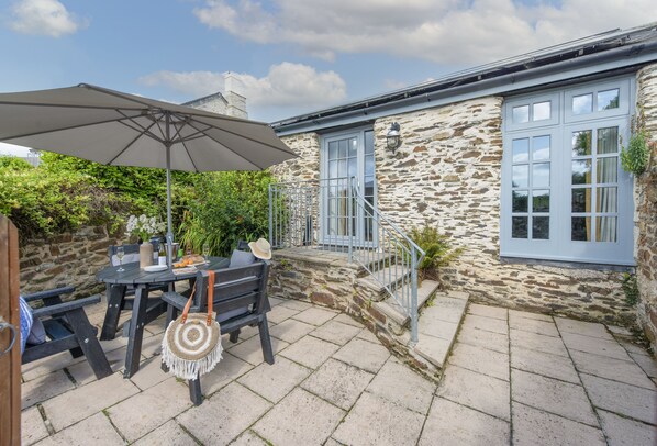Welcome to Blackberry Barn, where countryside vistas can be enjoyed from your sun soaked terrace