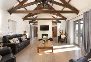 Hob Nob, Duloe, Liskeard. First Floor: The semi-open plan living area provides a lovely space to spend quality time with loved ones