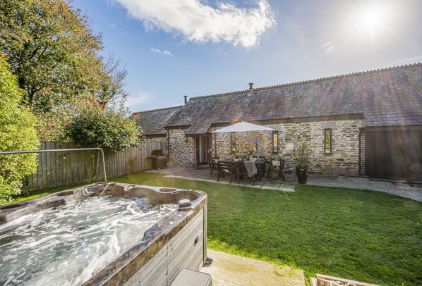 Introducing Hob Nob, a family haven quietly settled between Liskeard and Looe