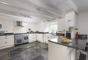 The Old Farmhouse, Duloe, Liskeard. Ground Floor: Family dinners are a breeze in the superbly equipped kitchen