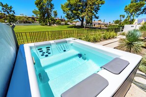 Hot Tub to relax in for your evening wind down
Spa tech is Caidan and comes on Thursday mornings 8-11 am