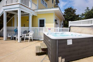 Private Hot Tub Next to the Pool