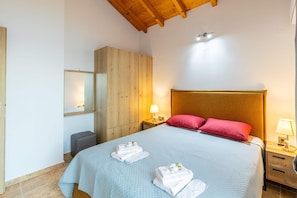 Bedroom 2: bright and cozy