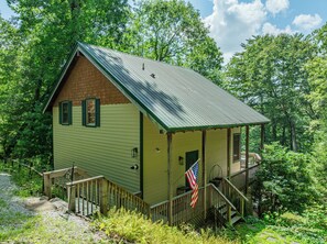 Exterior/Entry