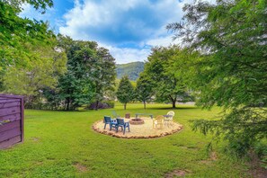 Private Yard | Wood-Burning Fire Pit