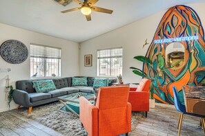 Living Room | Free WiFi | Central A/C & Heat | Smart TV