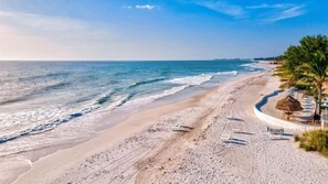 Beaches nearby are Anna Maria, Coquina Beach, Holmes Beach, & Longboat 