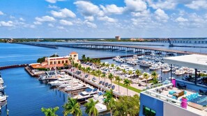 downtown bradenton approximately 10 mins from the property