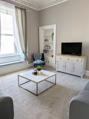 Living Room / Lounge
