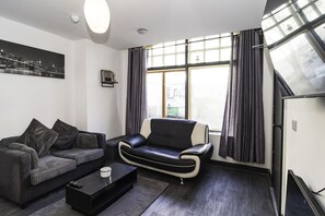 Living Room / Lounge