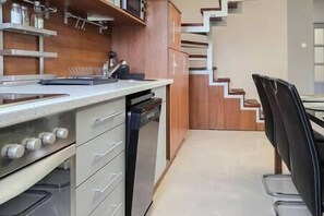 Kitchen (2)