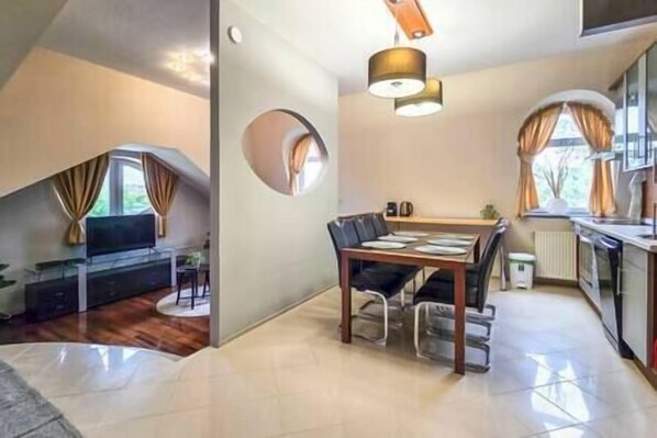 Kitchen (1)