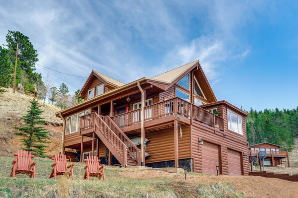 Divide Vacation Rental | 3BR | 3BA | 1,800 Sq Ft | Stairs Required