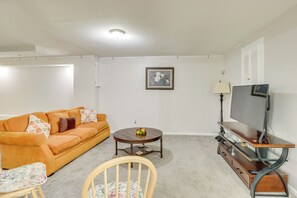 Living Room | Smart TV