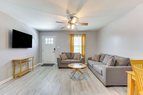 Bolivia Vacation Rental | 2BR | 2BA | 900 Sq Ft | 3 Steps to Enter