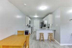 Kitchen | Workstation | Free WiFi | Central Air Conditioning/Heat