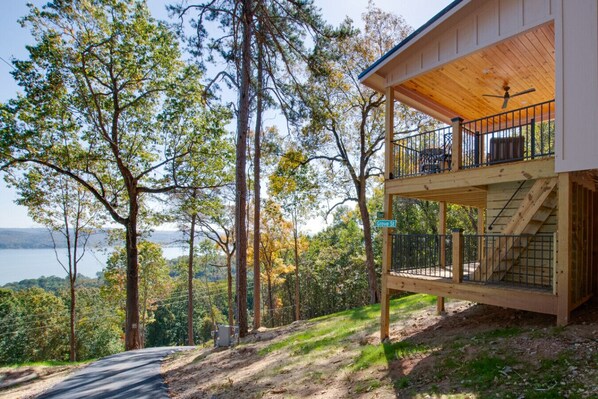 Spacious two-bedroom cabin with lake views, private hot tub, and full kitchen. 