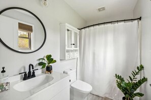 Attached Master Bathroom