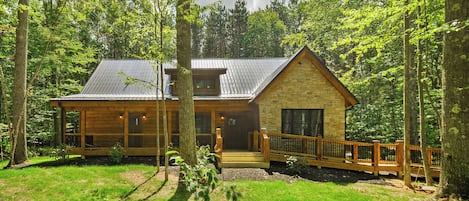 Mountain Laurel is a brand new Deep Creek Lake vacation rental home.