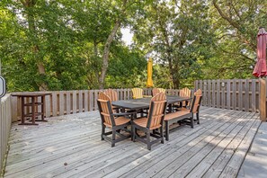 Enjoy al fresco dining in the shade!