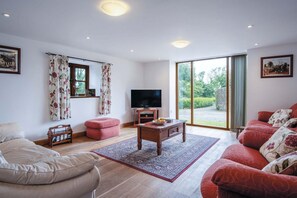 The Stables - 3 Bedroom Cottage - Beavers Hill (23614)
