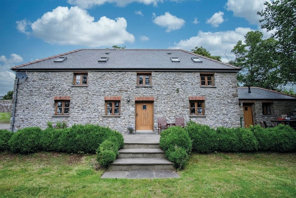 The Stables - 3 Bedroom Cottage - Beavers Hill (23644)