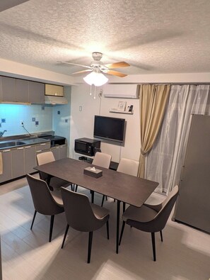 Living/dining room 2
