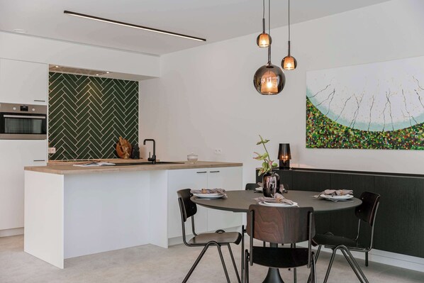 Beautiful move-in ready kitchen