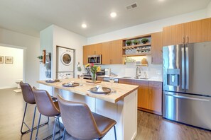 Breakfast Bar | Kitchen | Laundry