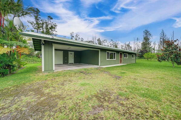 Pāhoa Vacation Rental | 3BR | 2BA | 1,150 Sq Ft | 1 Step Required